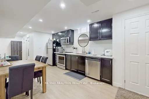 21 Litner Crescent, ON L4P 3V1