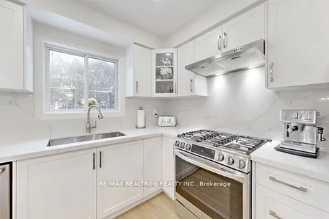 21 Litner Crescent, ON L4P 3V1