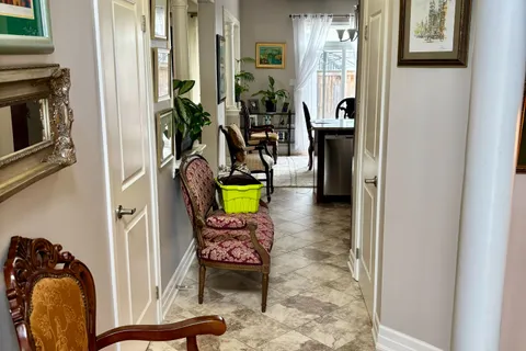 83 Thornlodge Drive, Georgina, ON L4P 0B6