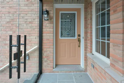 143 Halterwood Circle, Markham, ON L3P 7T2