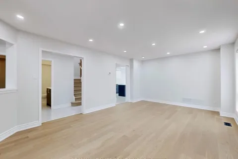 143 Halterwood Circle, Markham, ON L3P 7T2