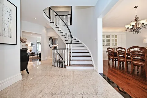4 Camgreen Court, ON L4C 9V6