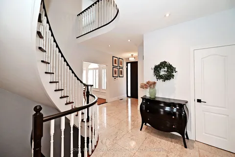 4 Camgreen Court, ON L4C 9V6