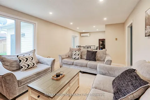 190 Lloyd Avenue, ON L3Y 5M3