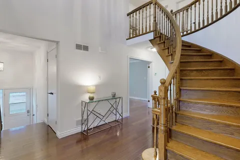 81 Garden Avenue, ON L4C 6L6