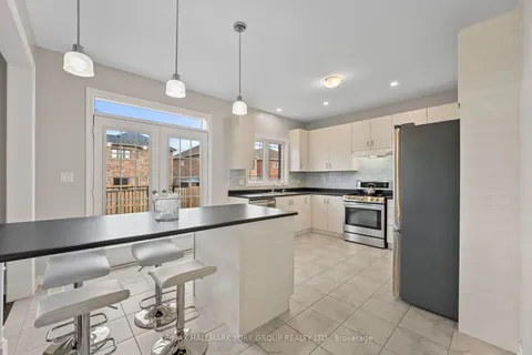 8 Pollock Avenue, ON L0K 1A0