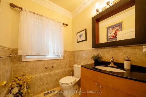 277 Oxford Street, ON L4C 7V8