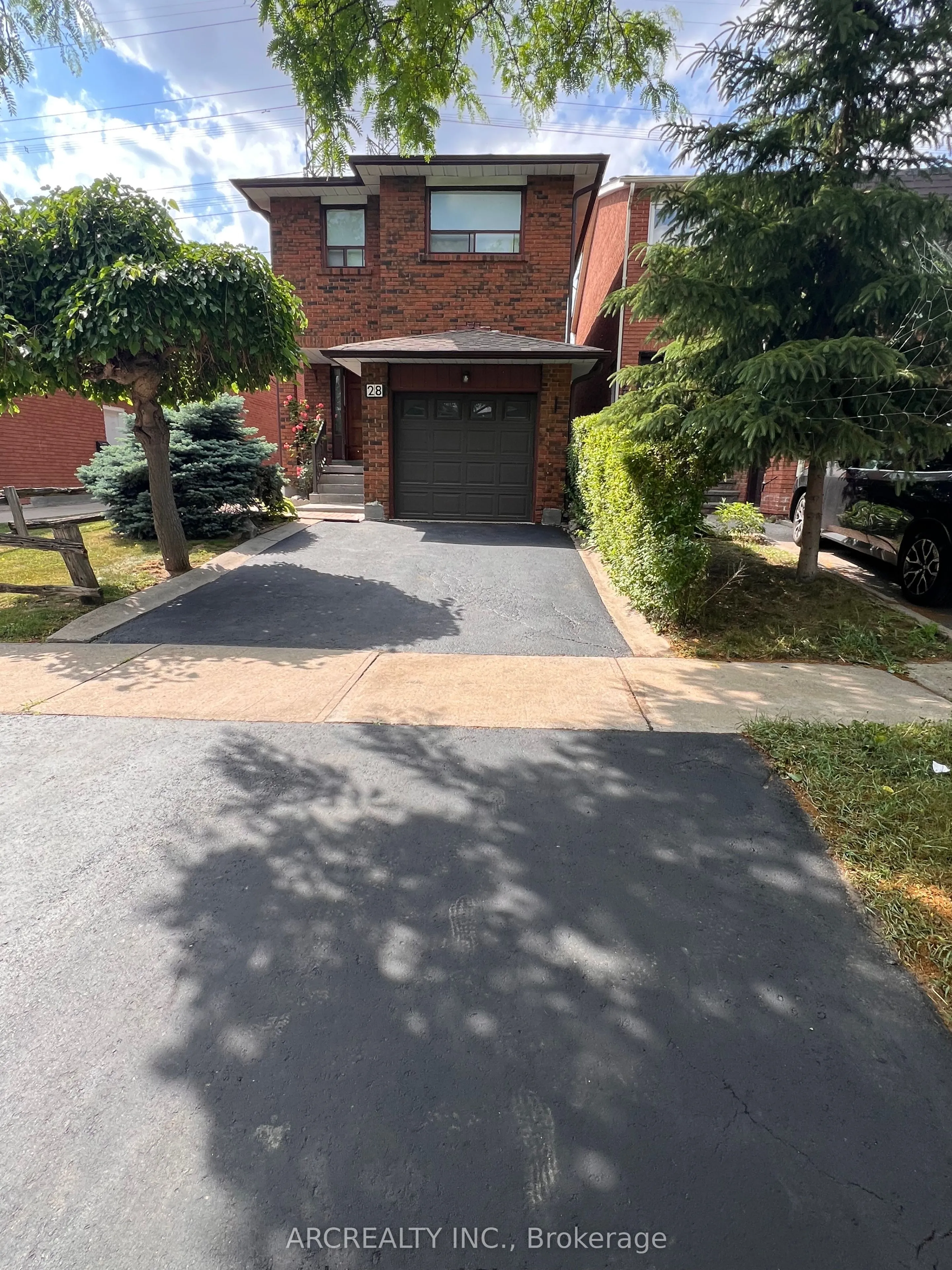 28 Oakmount Crescent, ON L4K 2C3