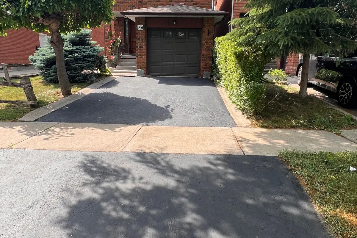 28 Oakmount Crescent, ON L4K 2C3