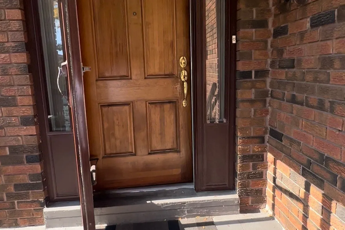 28 Oakmount Crescent, ON L4K 2C3