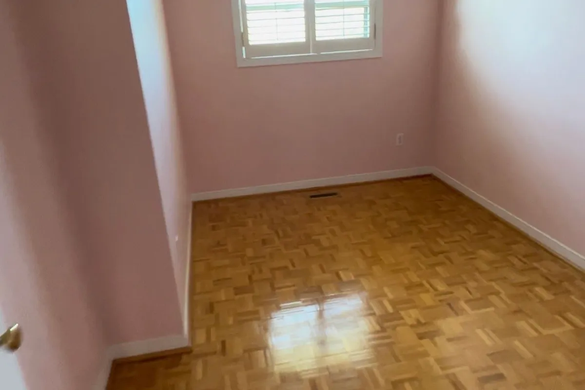 28 Oakmount Crescent, ON L4K 2C3