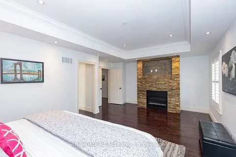 220 Weldrick Road, Richmond Hill, ON L4C 3V3