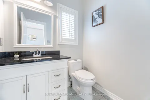 678 Madeline Heights, ON L3X 2J7