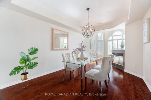678 Madeline Heights, ON L3X 2J7