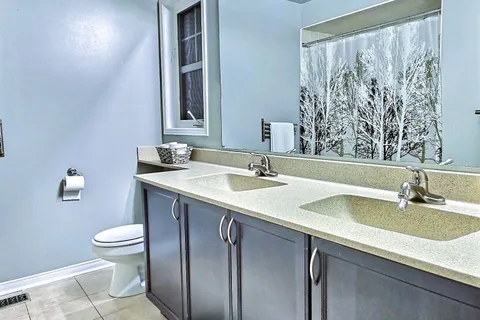 1 Rutherford Road, Bradford West Gwillimbury, ON L3Z 0A5