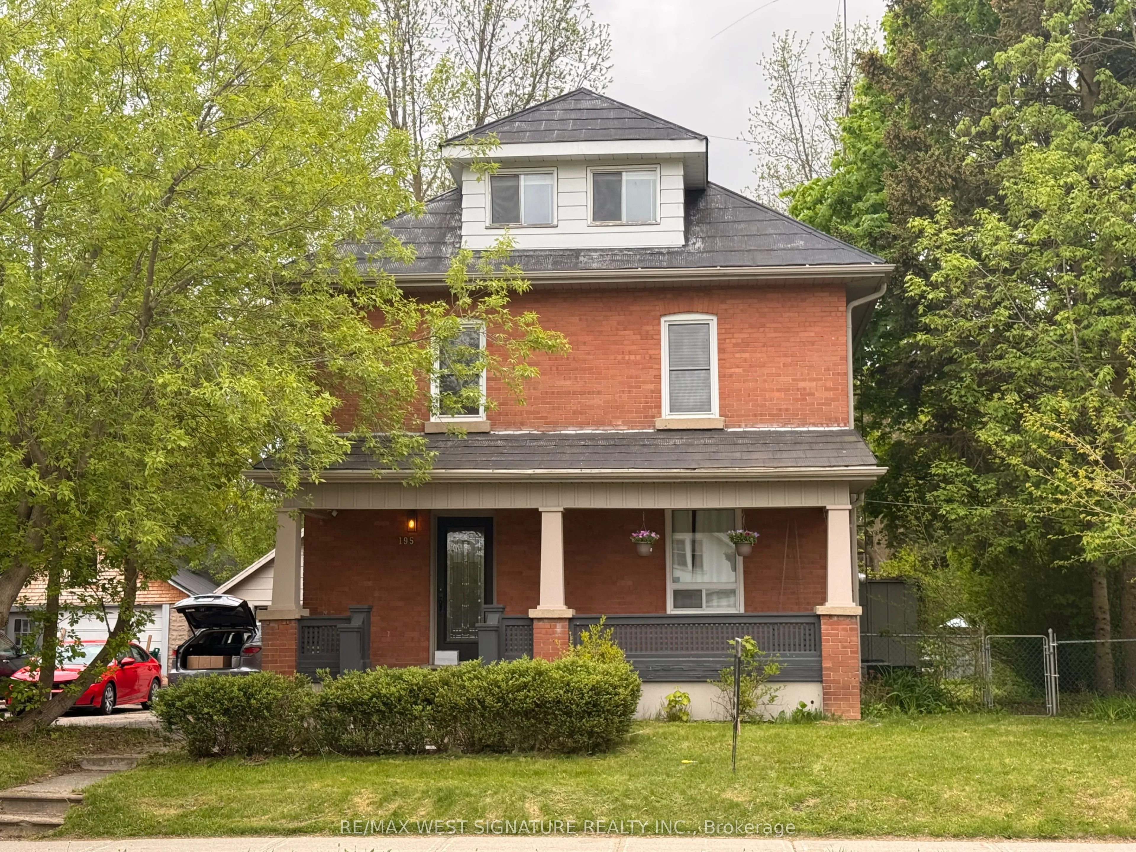 195 Victoria Street, ON L9R 1H6