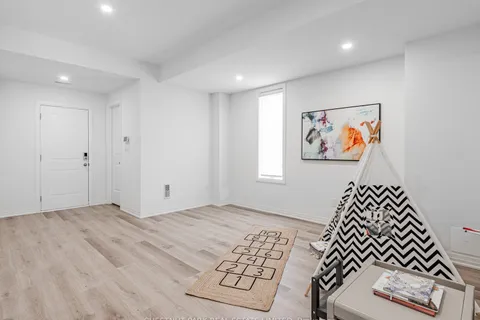 50 Robert Eaton Avenue, ON M4J 2Z5