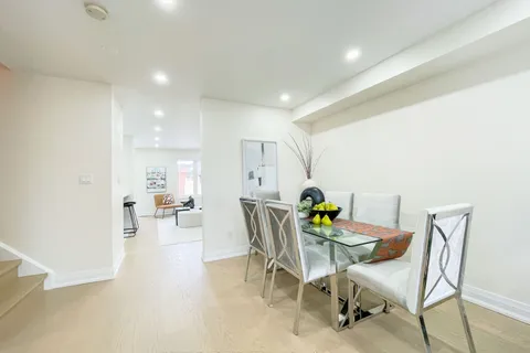 2330 Bur Oak Avenue, ON L6E 1L7