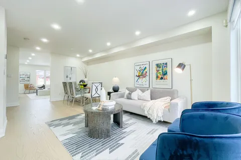 2330 Bur Oak Avenue, ON L6E 1L7