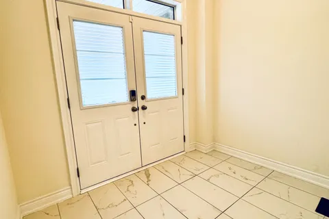 16 Liam Lane, ON L3S 0E8