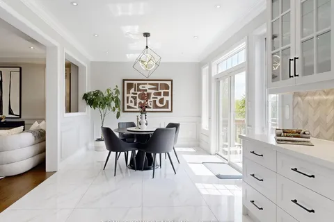 145 Roy Harper Avenue, ON L4G 0V6