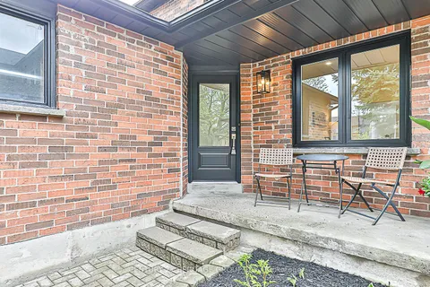 35 Buchanan Crescent, Aurora, ON L4G 5K4