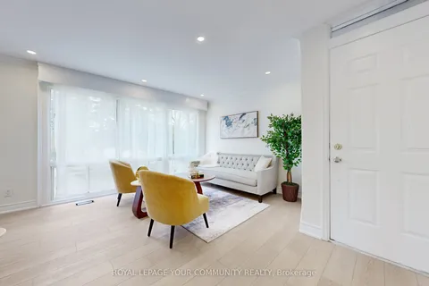 446 Lynett Crescent, Richmond Hill, ON L4C 2V7