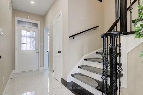 17 Venture Avenue, ON L4S 2P2