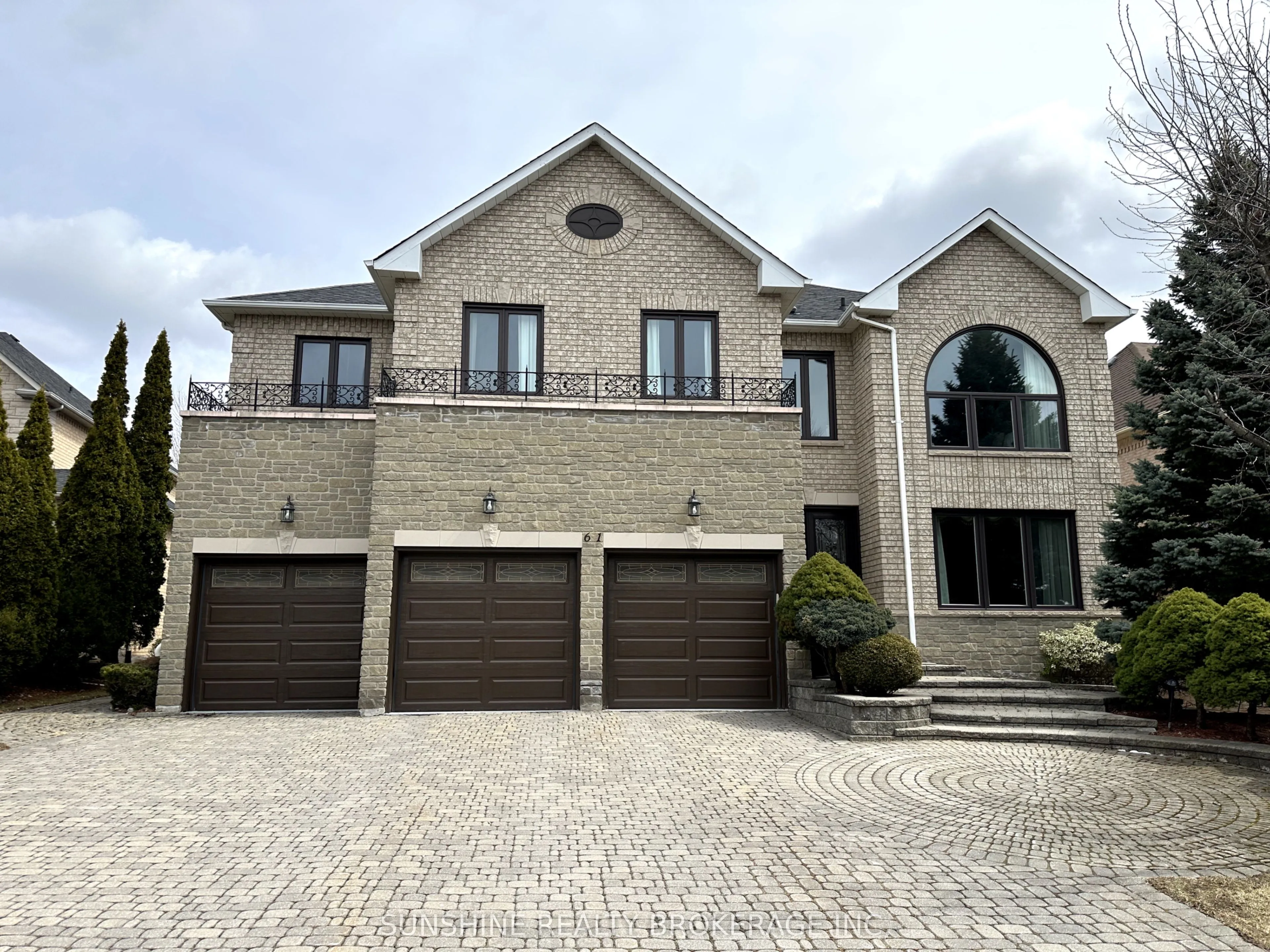 61 Henricks Crescent, ON L4B 3W3