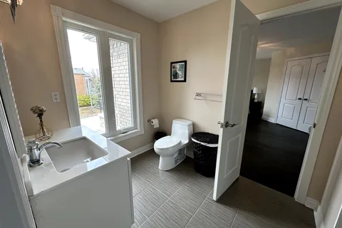 61 Henricks Crescent, ON L4B 3W3