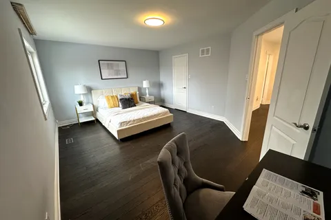 61 Henricks Crescent, ON L4B 3W3