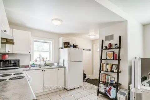 81 Wellington Street, ON L4G 1H7