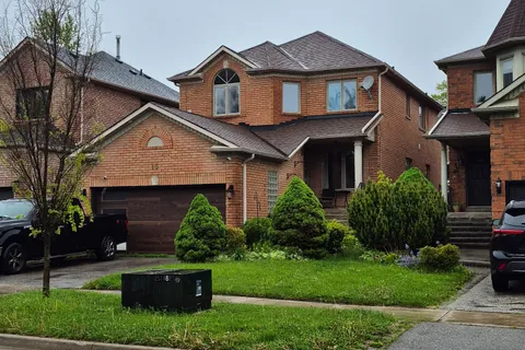 10 Buckhorn Avenue, ON L4C 0E3