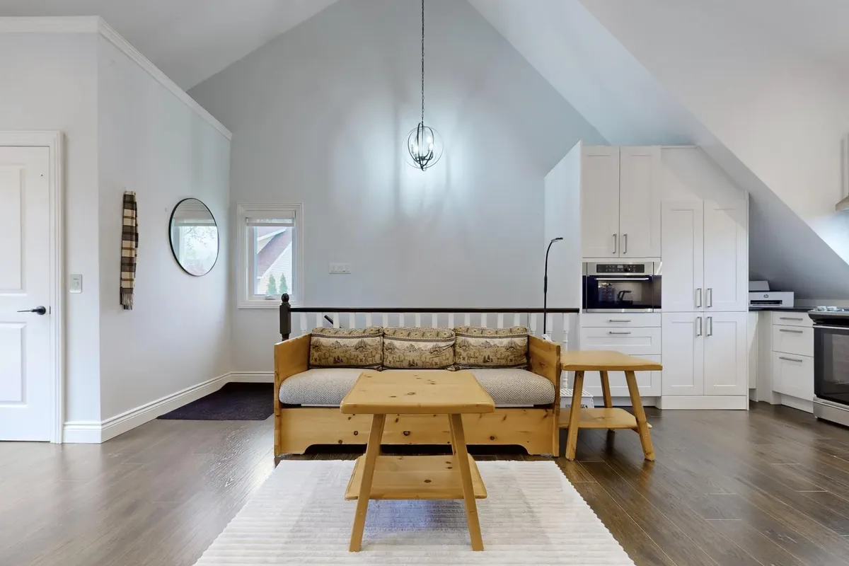 6 Macleod Estate Court, ON L4E 0B1