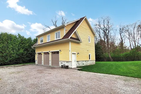 6 Macleod Estate Court, ON L4E 0B1