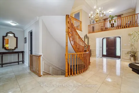 15 Brownlee Avenue, ON L4L 8H4