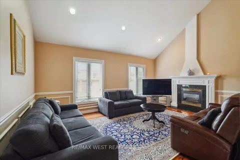 15 Brownlee Avenue, ON L4L 8H4