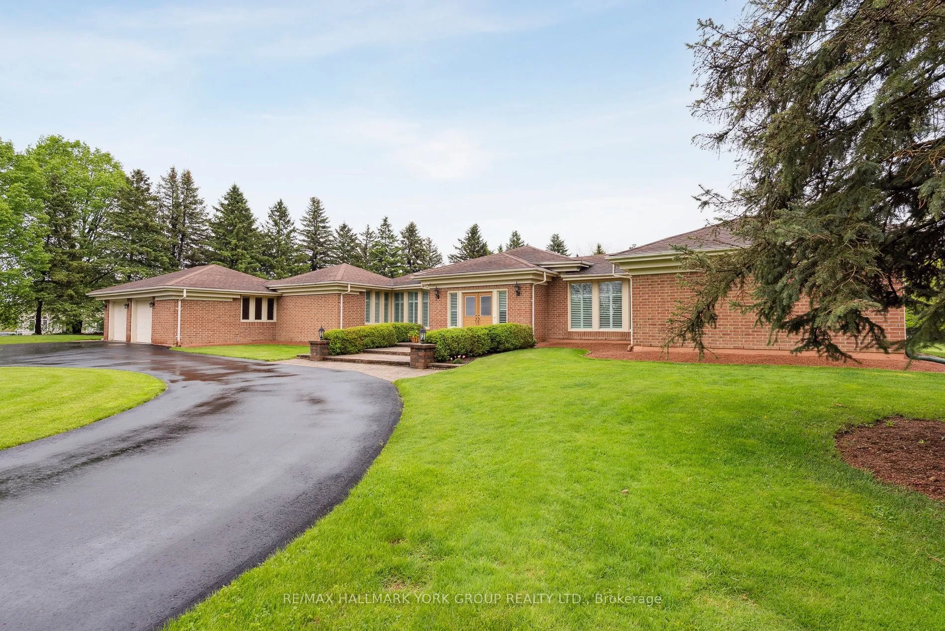 1 Kingscross Drive, King, ON L7B 1E5