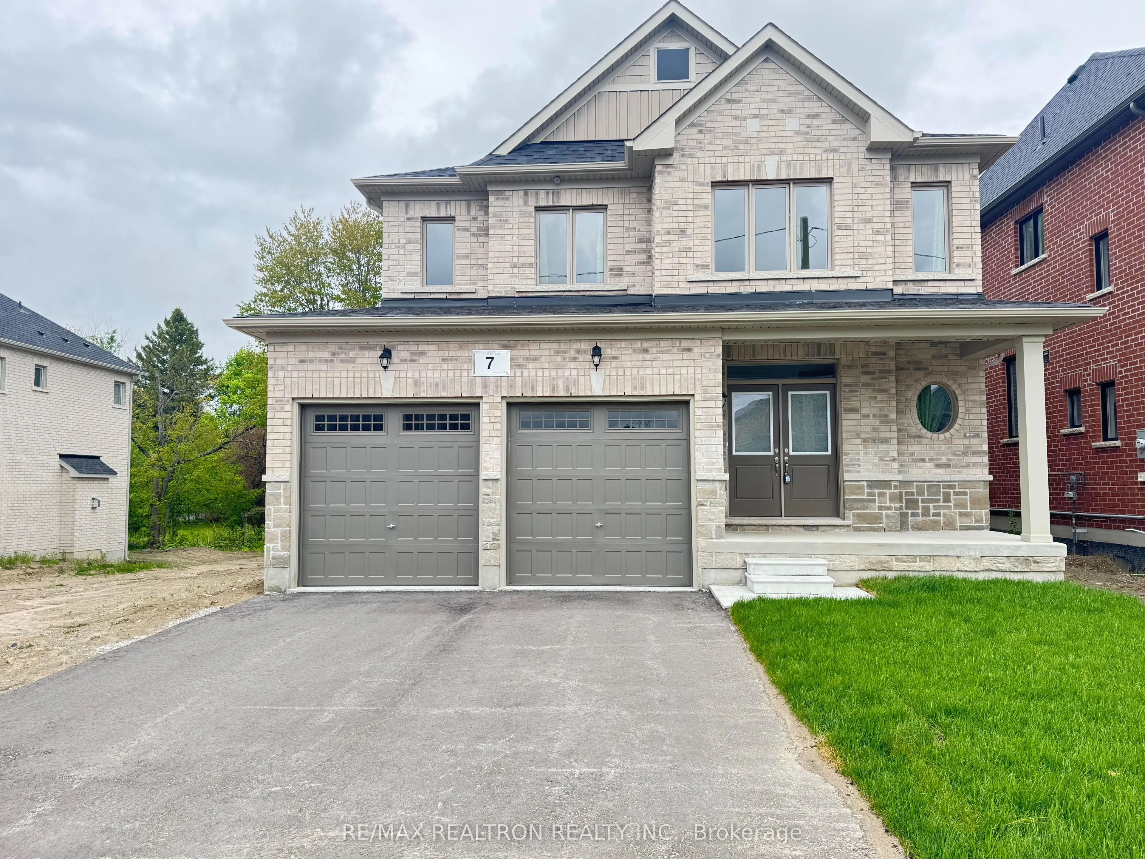 7 Wakefield Boulevard, ON L0M 1B5