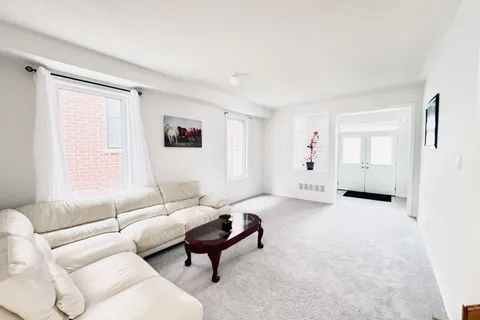 7 Wakefield Boulevard, ON L0M 1B5