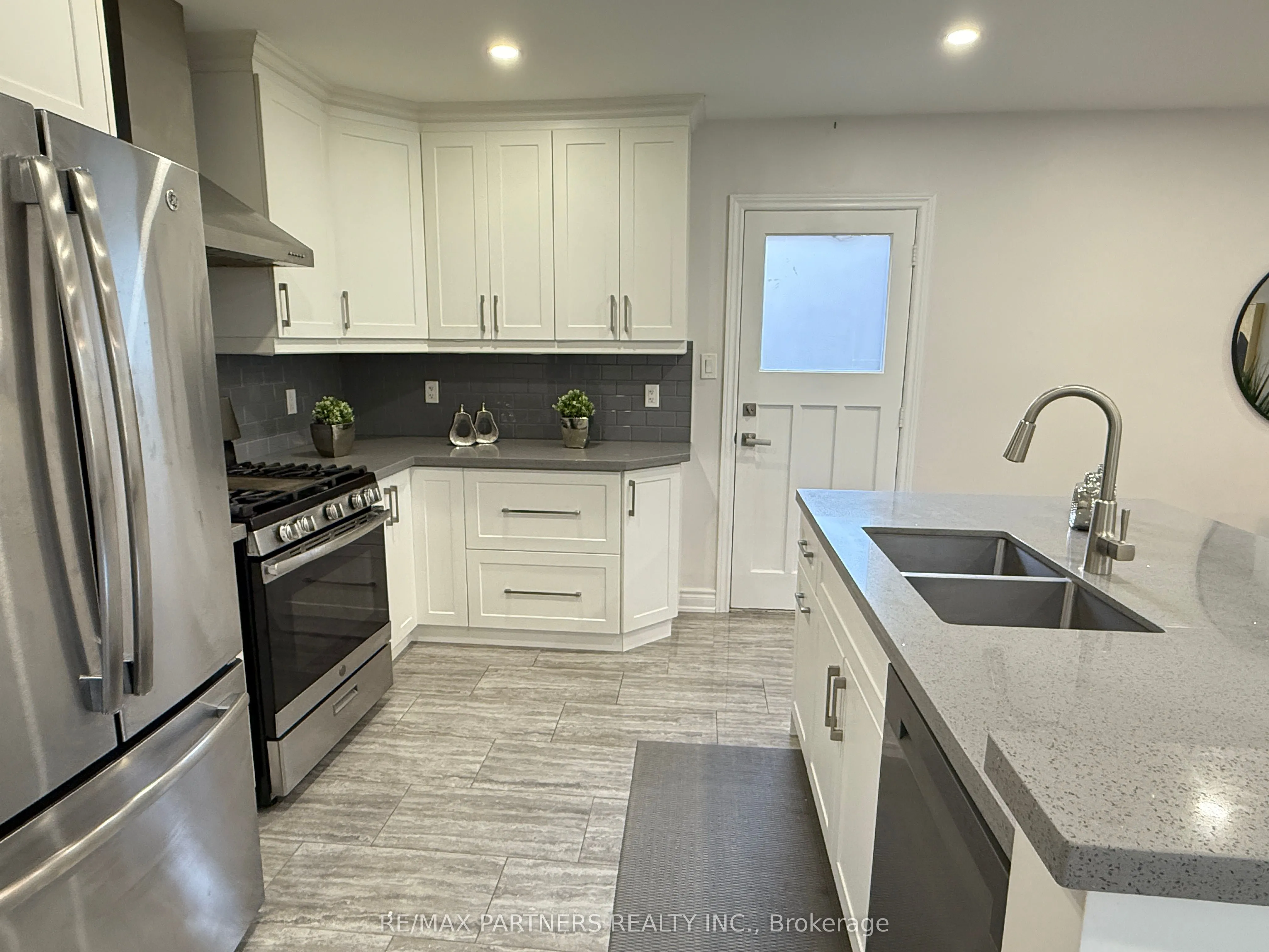 77 Foreht Crescent, ON L4G 3E9