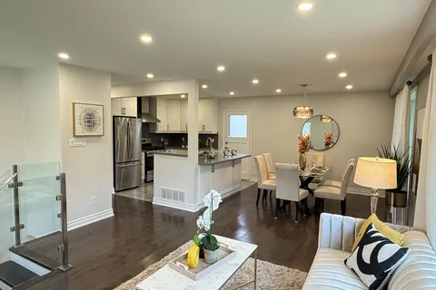 77 Foreht Crescent, ON L4G 3E9