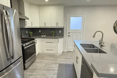 77 Foreht Crescent, ON L4G 3E9