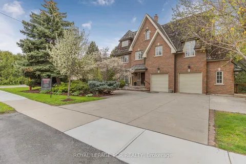 34 Garden Avenue, ON L4C 6L9