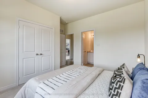 389 Boundary Boulevard, ON L4A 5E2