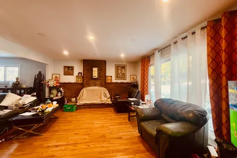 14178 Yonge Street, ON L4G 0P5