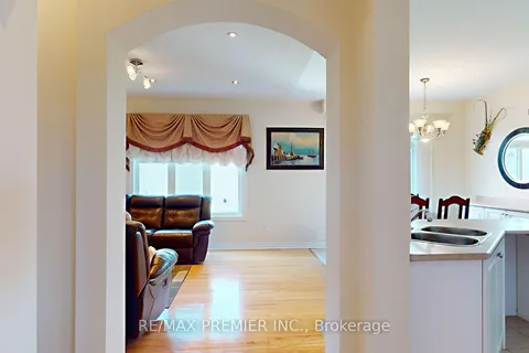 62 Sedgeway Heights, ON L4H 3A9