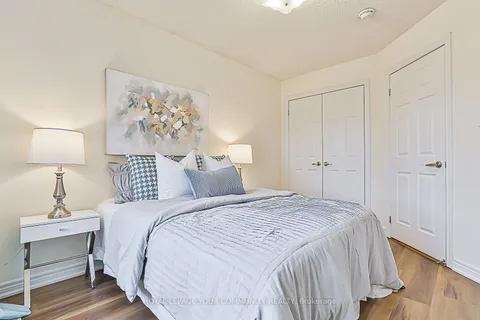 16 Collin Court, ON L4E 0X6