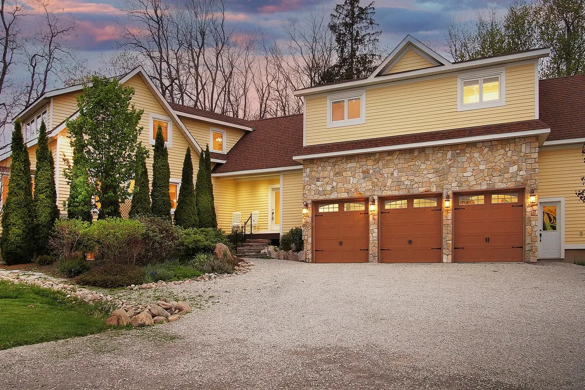 8 Macleod Estate Court, ON L4E 0B1