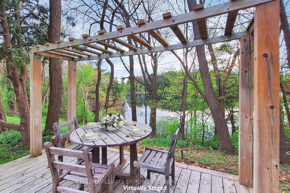 8 Macleod Estate Court, ON L4E 0B1